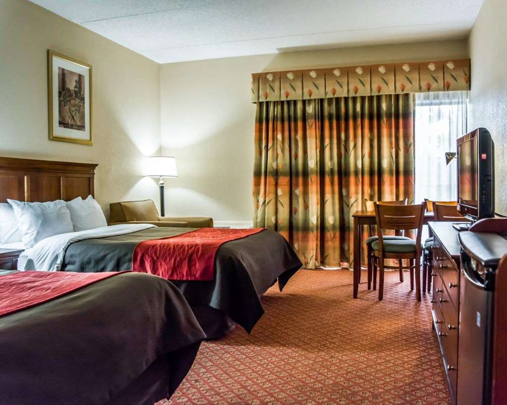 Baymont By Wyndham Bonita Springs Hotel Room photo